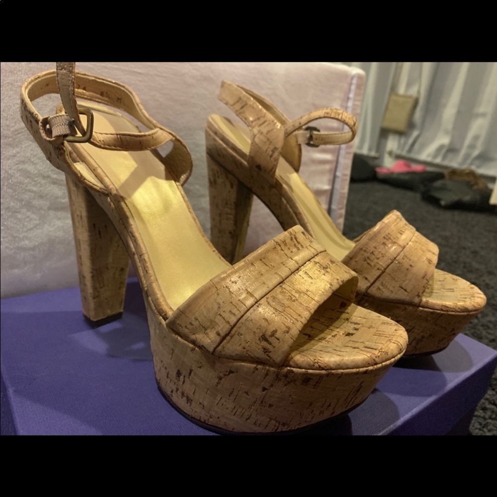 🎁❤️Stuart Weitzman Heels🎁❤️ - Picture 2 of 3